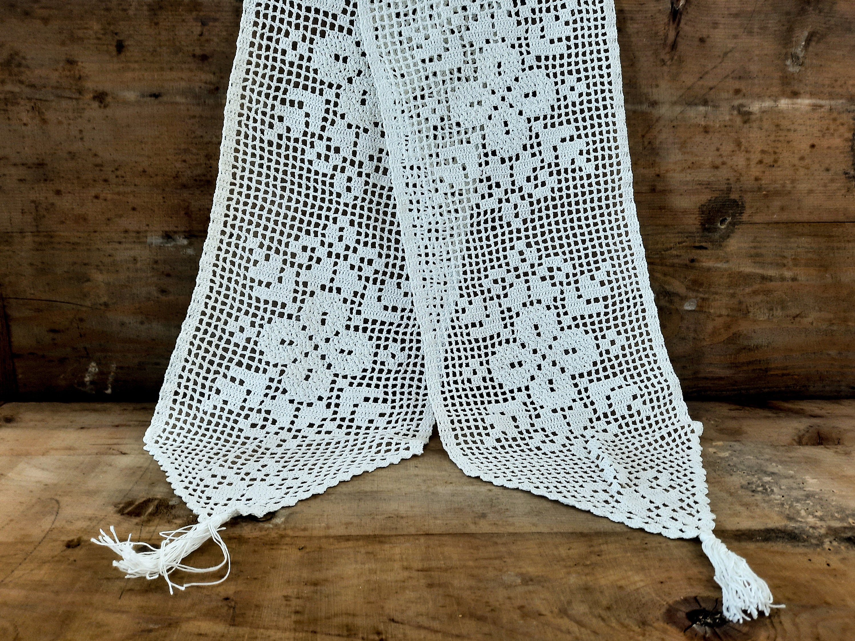 Français Vintage Hand Made Crochet Table Runner 63, Chemin de Table en Dentelle Blanche, Décoration 