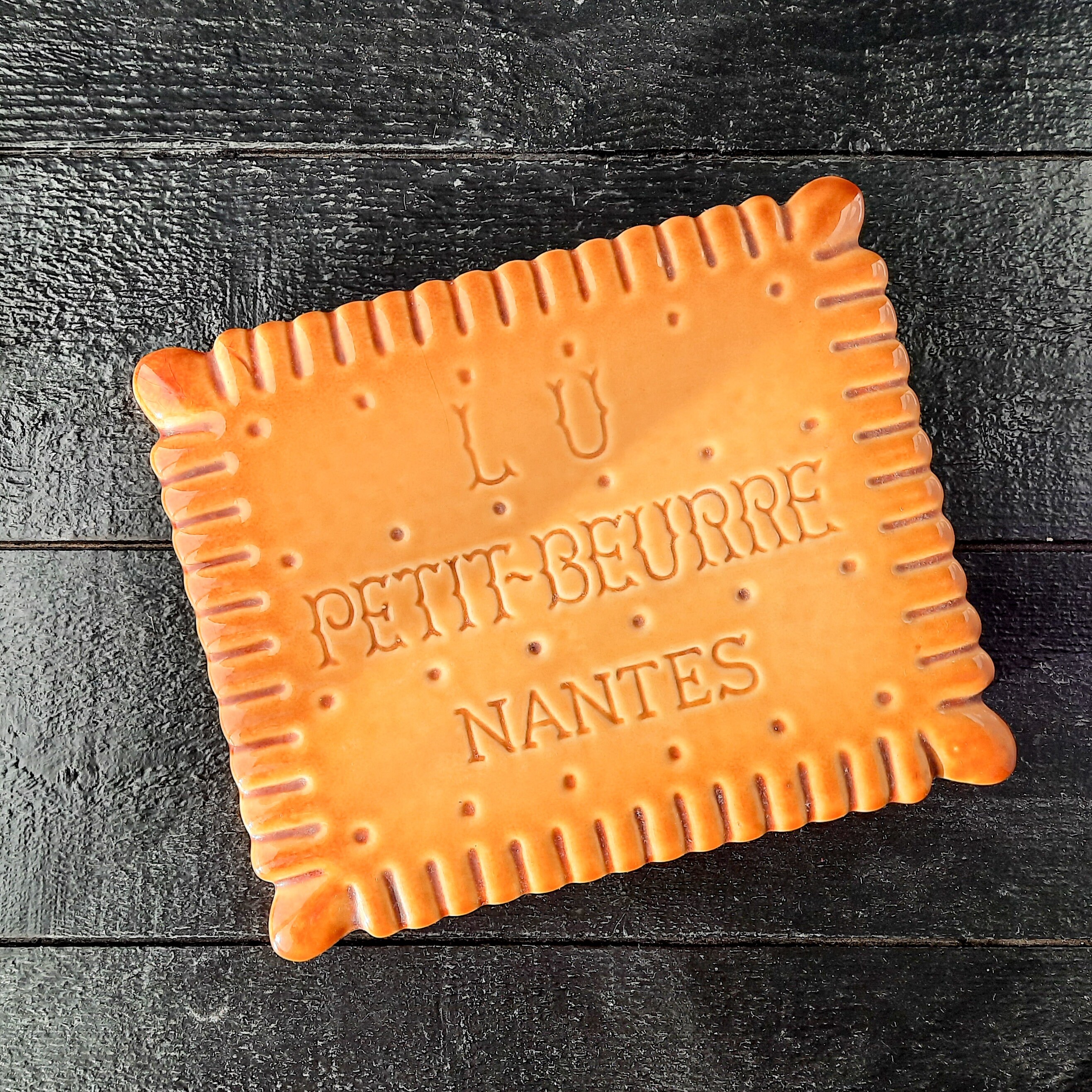 LU PETIT-BEURRE NANTESセトモノ小物入れ LU Petit Beurre Nantes French Biscuit Advertising Trivet, Vintage
