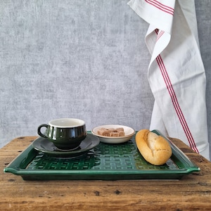 Salvamanteles francés de mayólica vintage, soporte rectangular de cerámica verde para ollas, bandeja rústica para mesa de cocina de mediados de siglo