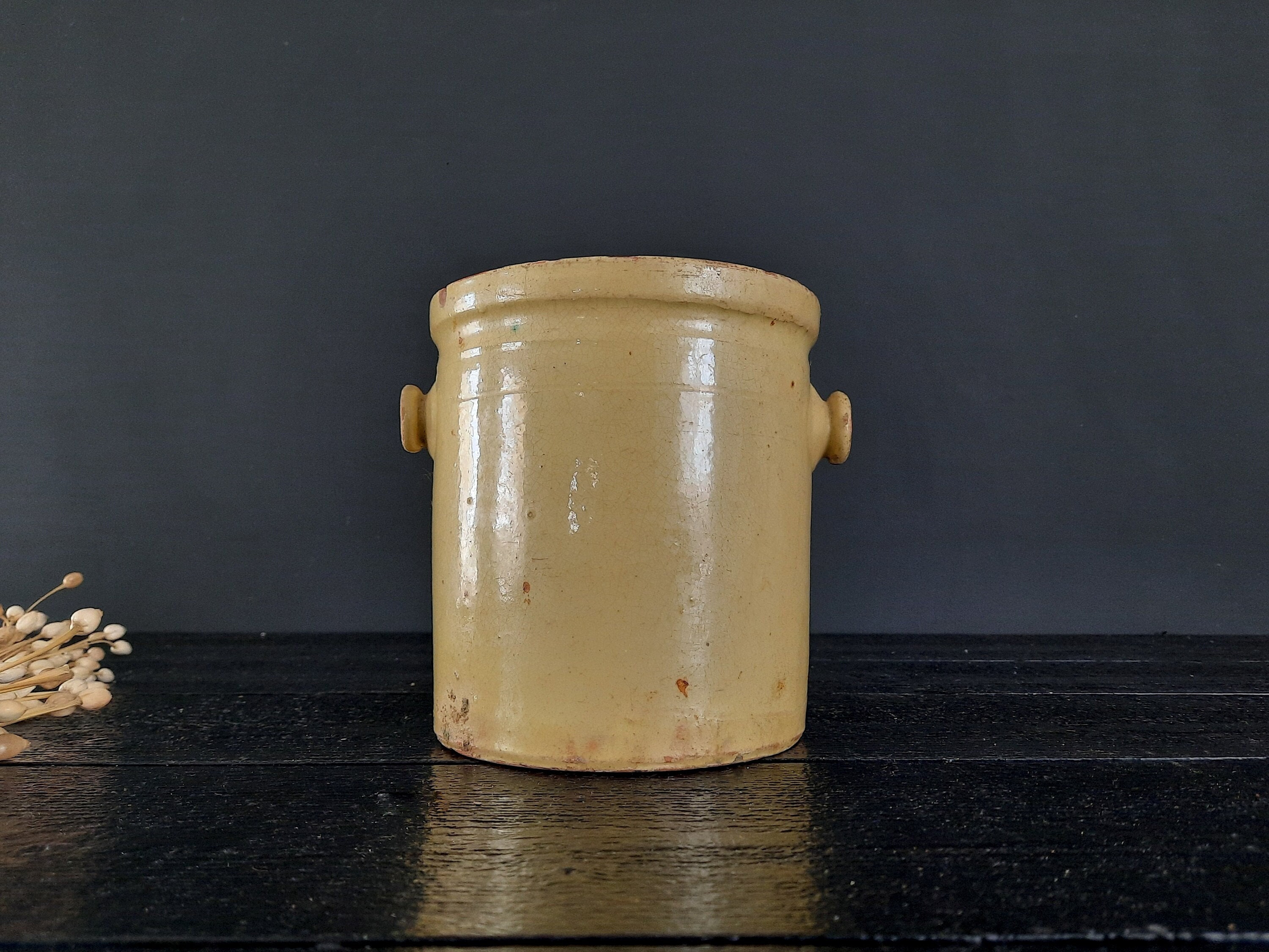 pot émaillé jaune du xixe siècle avec poignées, grand pot de confit antique français, bocal conservation, mijoteuse en grès, porte-ustensiles