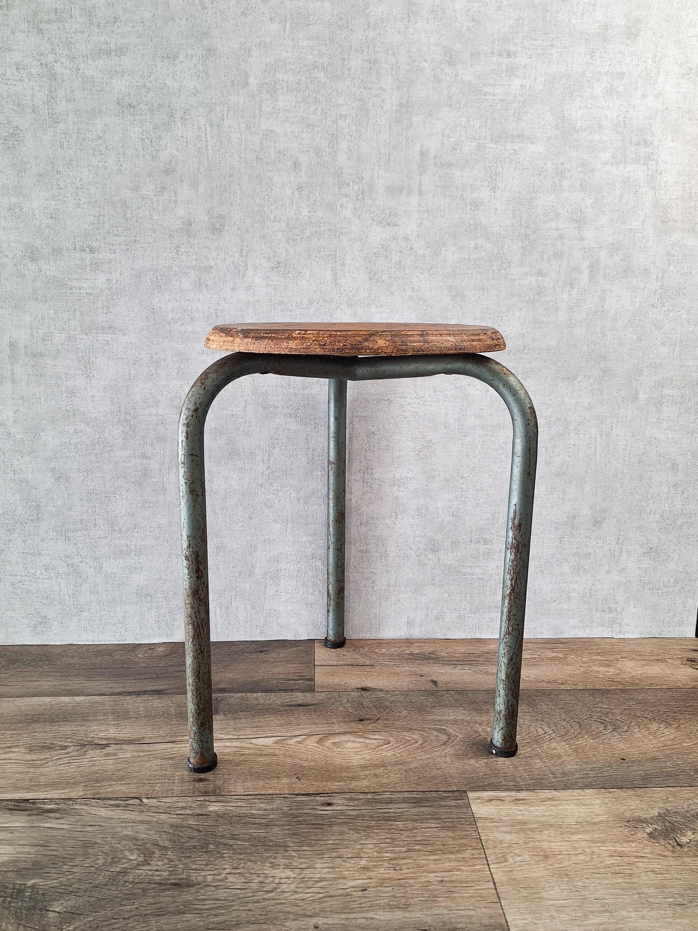 Tabouret Industriel Français Vintage, Tabouret Trépied En Bois Et Métal, De Style Jean Prouve, D'usine Rustique, Meubles Patinés, Décoration Loft