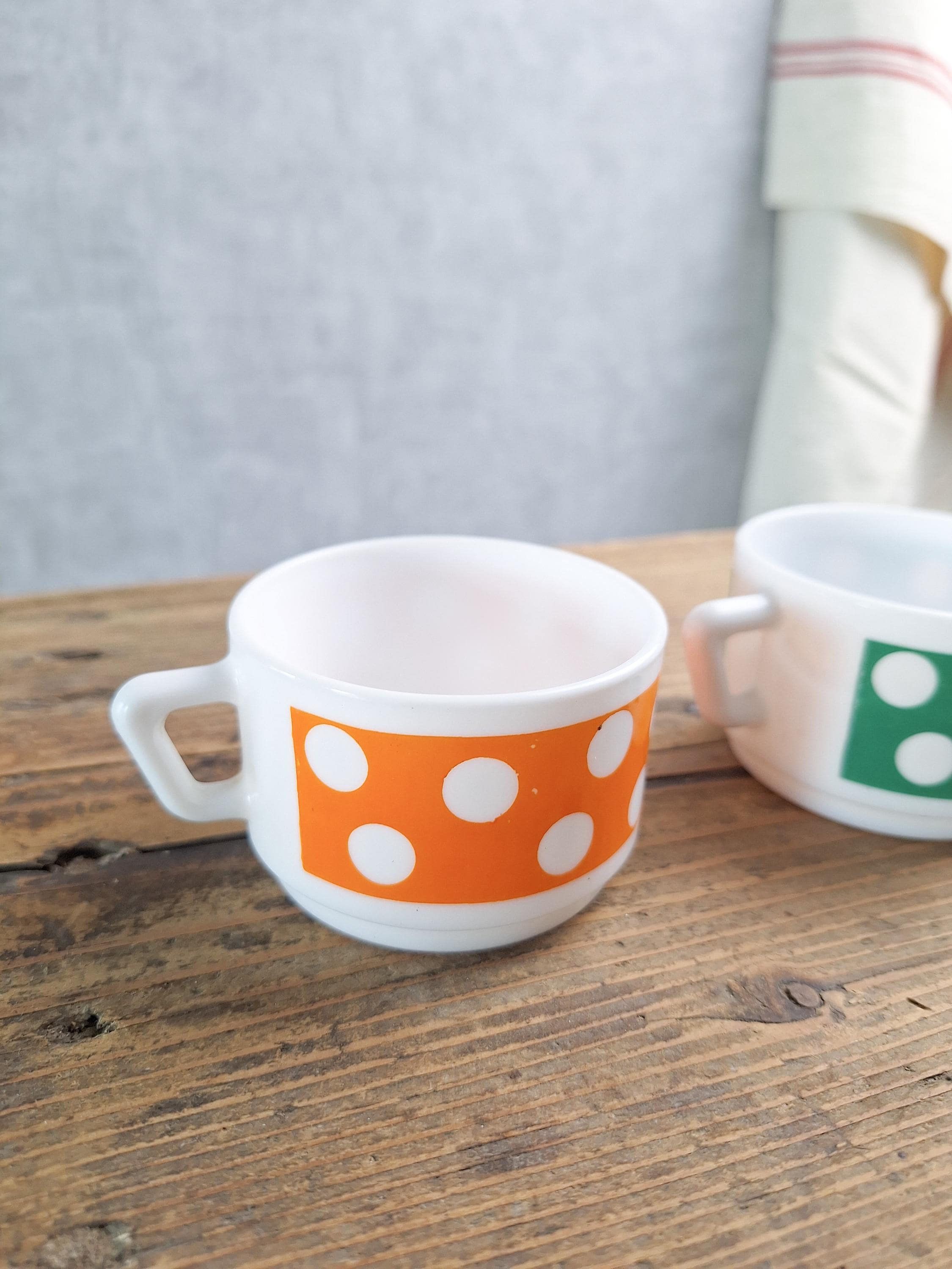 Lot De 3 Tasses à Café Vintage ARCOPAL France – Motif à Pois Multicolores (années 70-80)