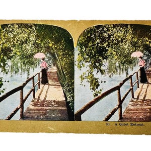 Antieke stereofoto stereoviewkaart A QUIET RETREAT Edwardian Lady on Bridge 83