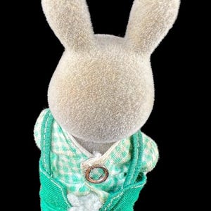 VTG Epoch Tomy Sylvanian Families Doll ROCKY BABBLEBROOK Grey Rabbit Family image 5