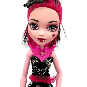 Poupée mannequin Mattel DRACULAURA 2016 Bienvenue dans Monster High Gen2 Vampire 11 po.
