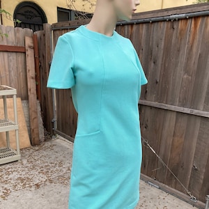 1960s Vintage NPC Fashions Mod Shift Dress M Blue Textured Ribbed Polyester