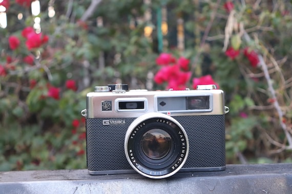 1968 Yashica Electro 35 G Yashinon-dx Lens 35mm Vintage Film 1968 Yashica Electro 35 G Yashinon-dx Lens 35mm Vintage Film
