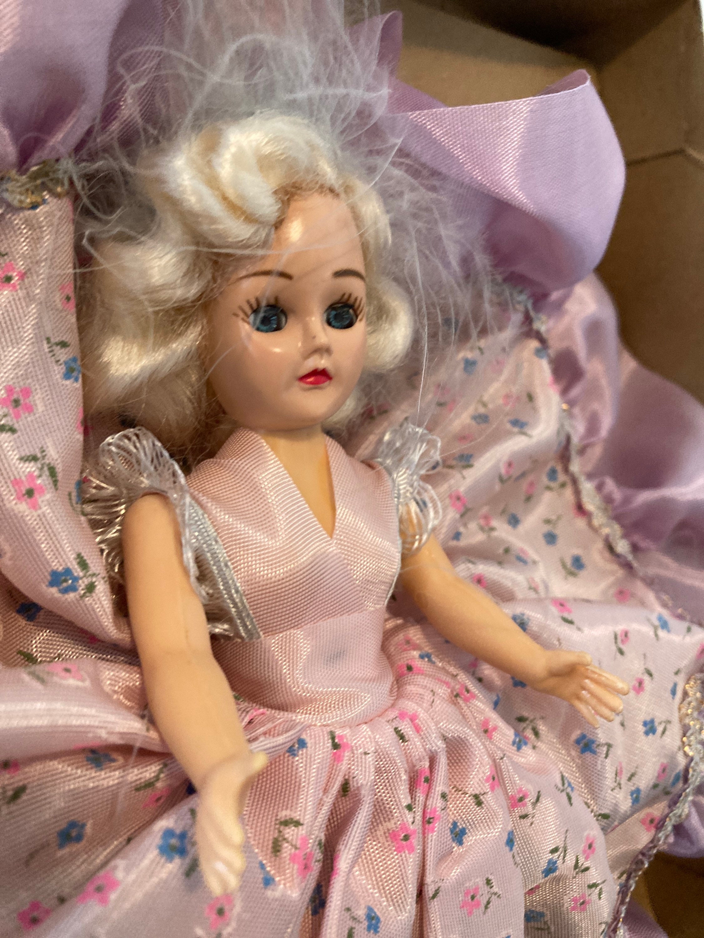 A & H Mfg Dolls of All Lands Colonial Doll in Box 1950s Collectible