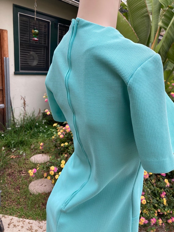 1960s Vintage NPC Fashions Mod Shift Dress M Blue Textured Ribbed Polyester View 6