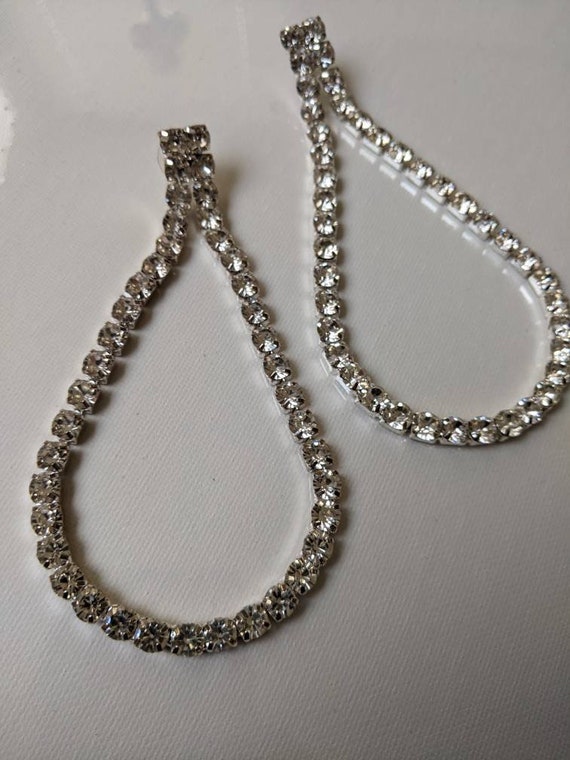 Vintage 1980s teardrop rhinestone dangle earrings