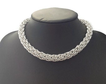 Elegant Chainmaille Choker - Intricate Statement Collar
