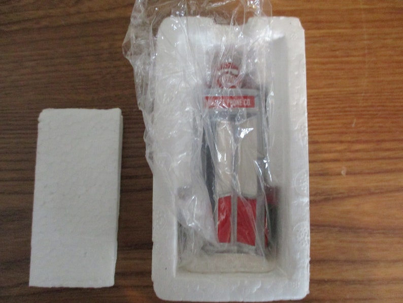 Dept 56 VILLAGE PHONE BOOTH Snow Village 54291 NEW IN BOX