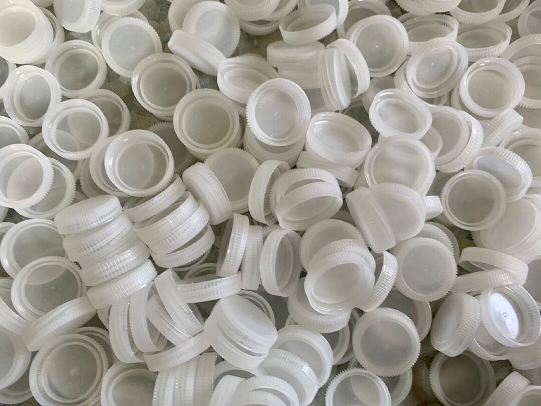 Lot of 60 / 120 / 240 Clear White Plastic Bottle Caps Lids Tops for Craft and Art Project Melt