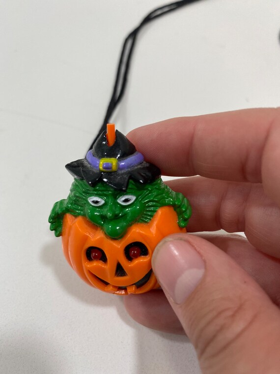 Vintage light up Halloween necklace, jack o lantern a… Gem