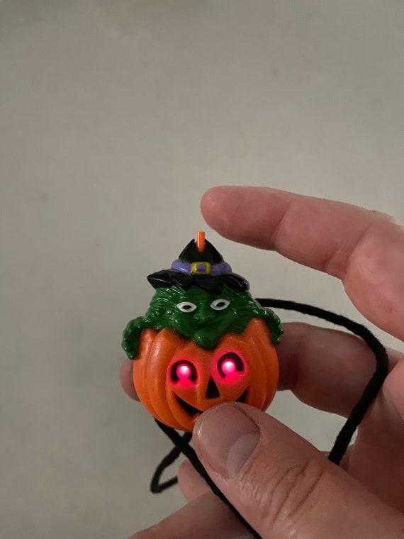 Vintage light up Halloween necklace, jack o lantern a… Gem