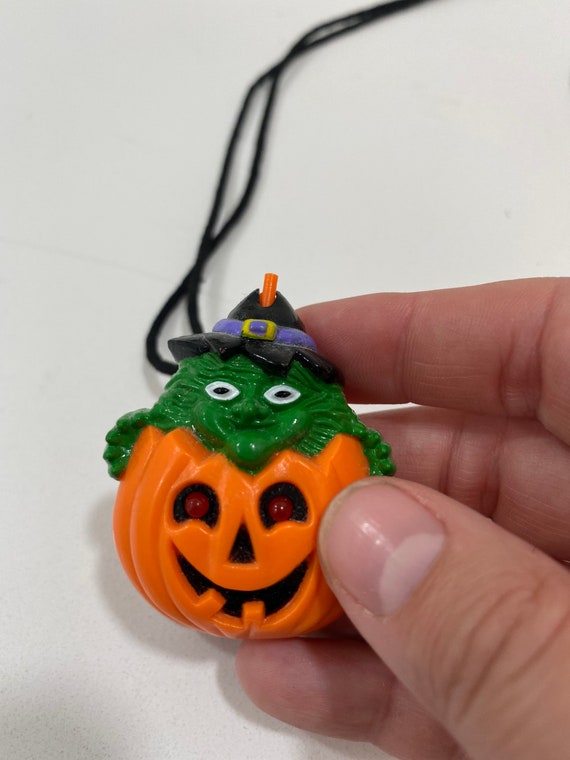 Buy JULYGLASS Halloween Lights Necklace Light Up Pumpkin Necklace Halloween  Pumpkin Lantern Necklace Light Up (6) Online at Low Prices in India -  Amazon.in