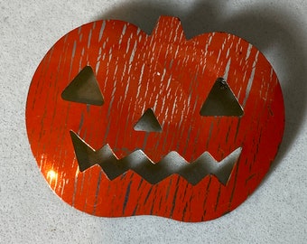 Vintage Halloween jack o lantern pin, gold toned