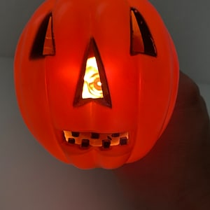Vintage 70s 80s Halloween Pumpkin Jack-O-Lantern Flashlight, working