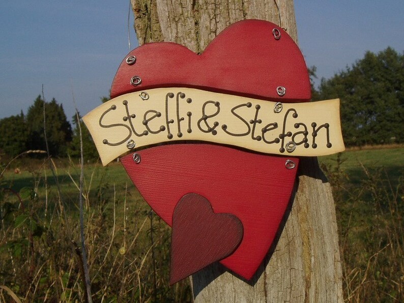 Dreiteiliges Holzherz in weiss mit goldener Schrift Namensschild Türschild Hochzeit Holz Herz Geburtstag Willkommen Verlobung Girlande Bild 2