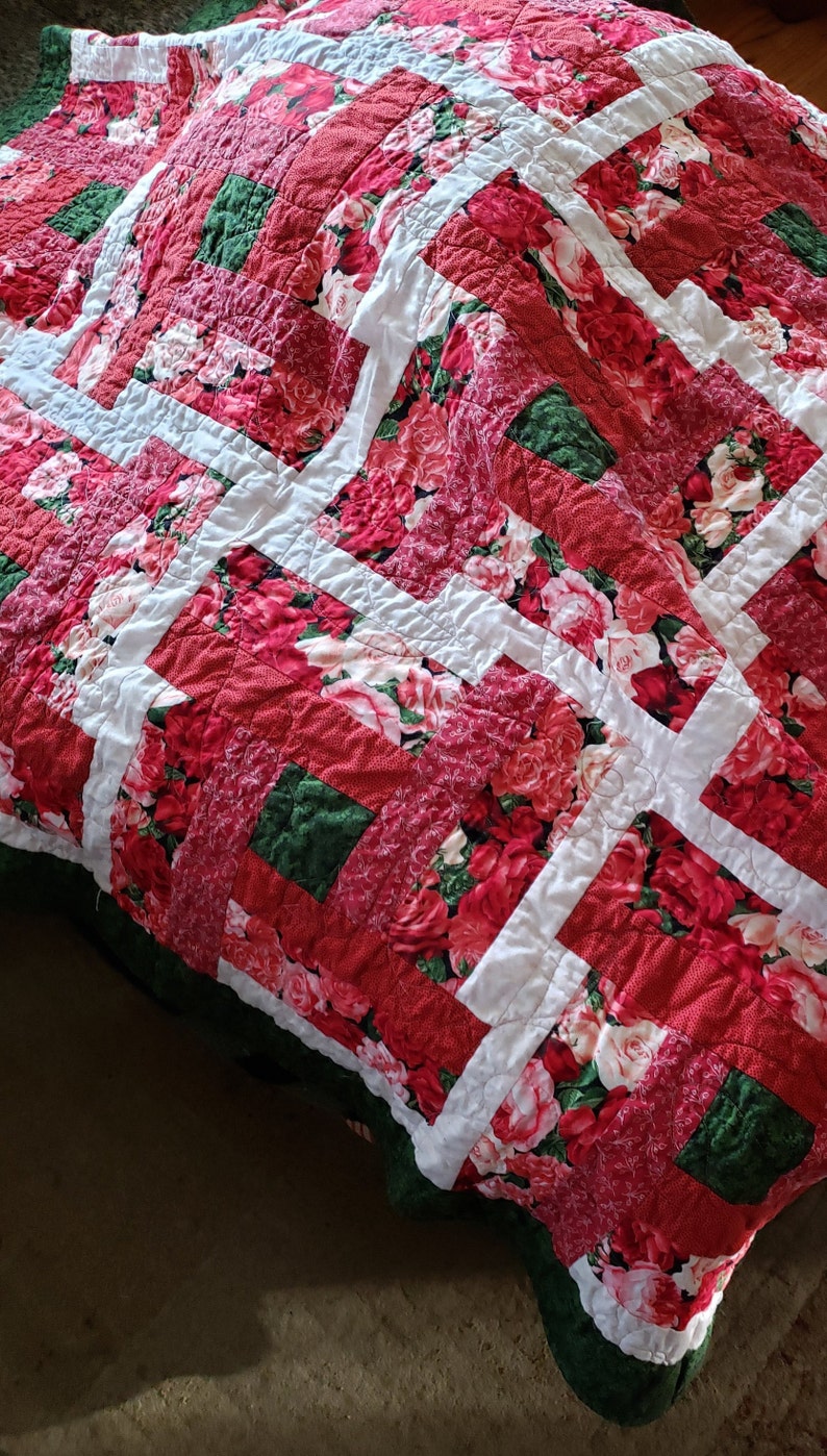 Rose Lattice Quilt Roses Red Pink Green Flowers Floral Etsy