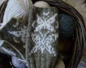 Handknit Fingerless Mittens // Icelandic Wool // Size Medium