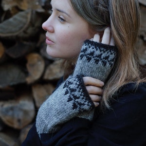 PDF PATTERN Foxtail Fingerless Mittens // Woodfolk Original Pattern // Size S M L XL zdjęcie 1