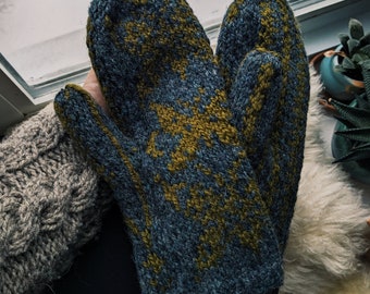 Fly Away Mittens // local maritime wool // M // Ready to Ship