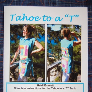 Può includere: Istruzioni per cucire una tunica Tahoe a "T", una tunica ampia con pannelli assemblati. La tunica è mostrata in blu turchese con un motivo di patchwork colorato. L'immagine include testo che recita "Tahoe to a "T" e "Heidi Emmett".
