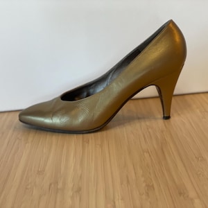 Bruno Magli Sz 9 Gold Pumps Heels Womens Shoes Leather Metallic Classic