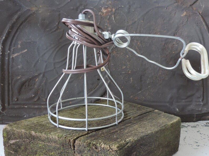 Vintage Wire Cage Clamp Light Trouble Light Leviton Porcelain Socket Metal Clamp Light Fixture Office Design Industrial Surplus