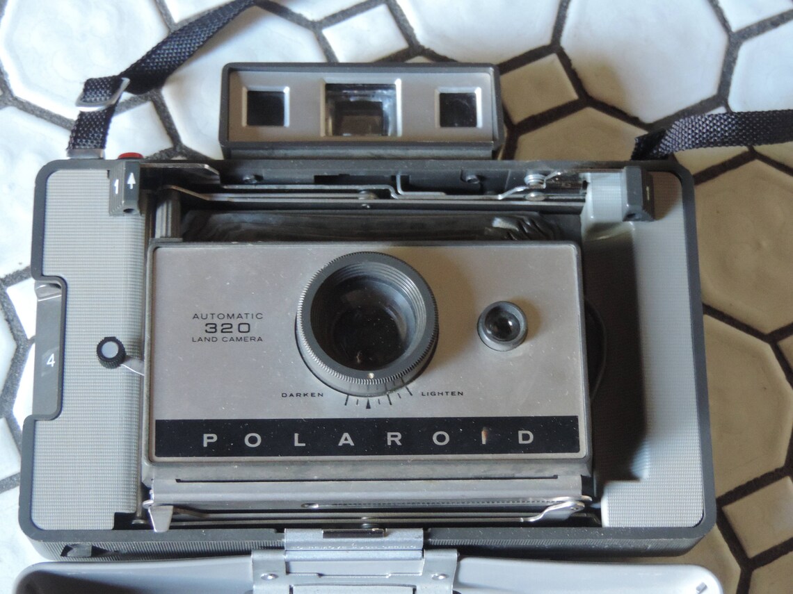 Vintage Polaroid Automatic 320 Land Camera Featuring Flash, Cold Clip
