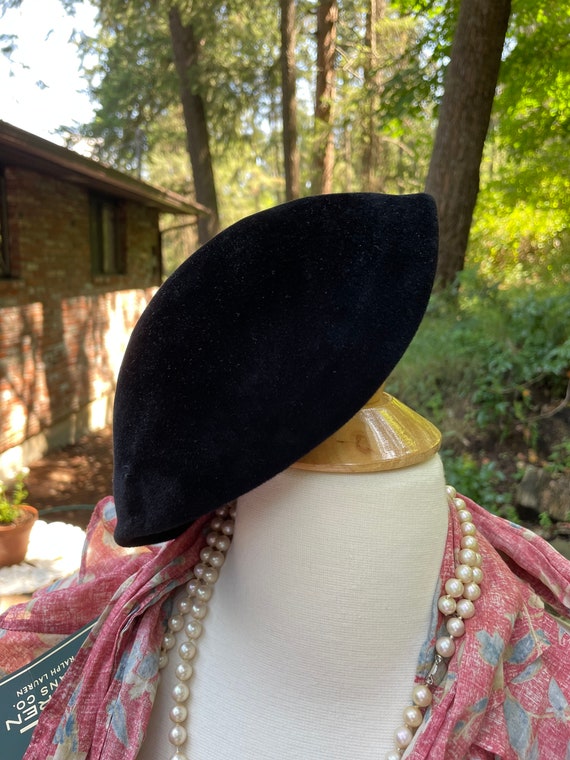 Vintage Black Velvet Hat, Evelynvaron Couture, Made in Italy  display picture 3
