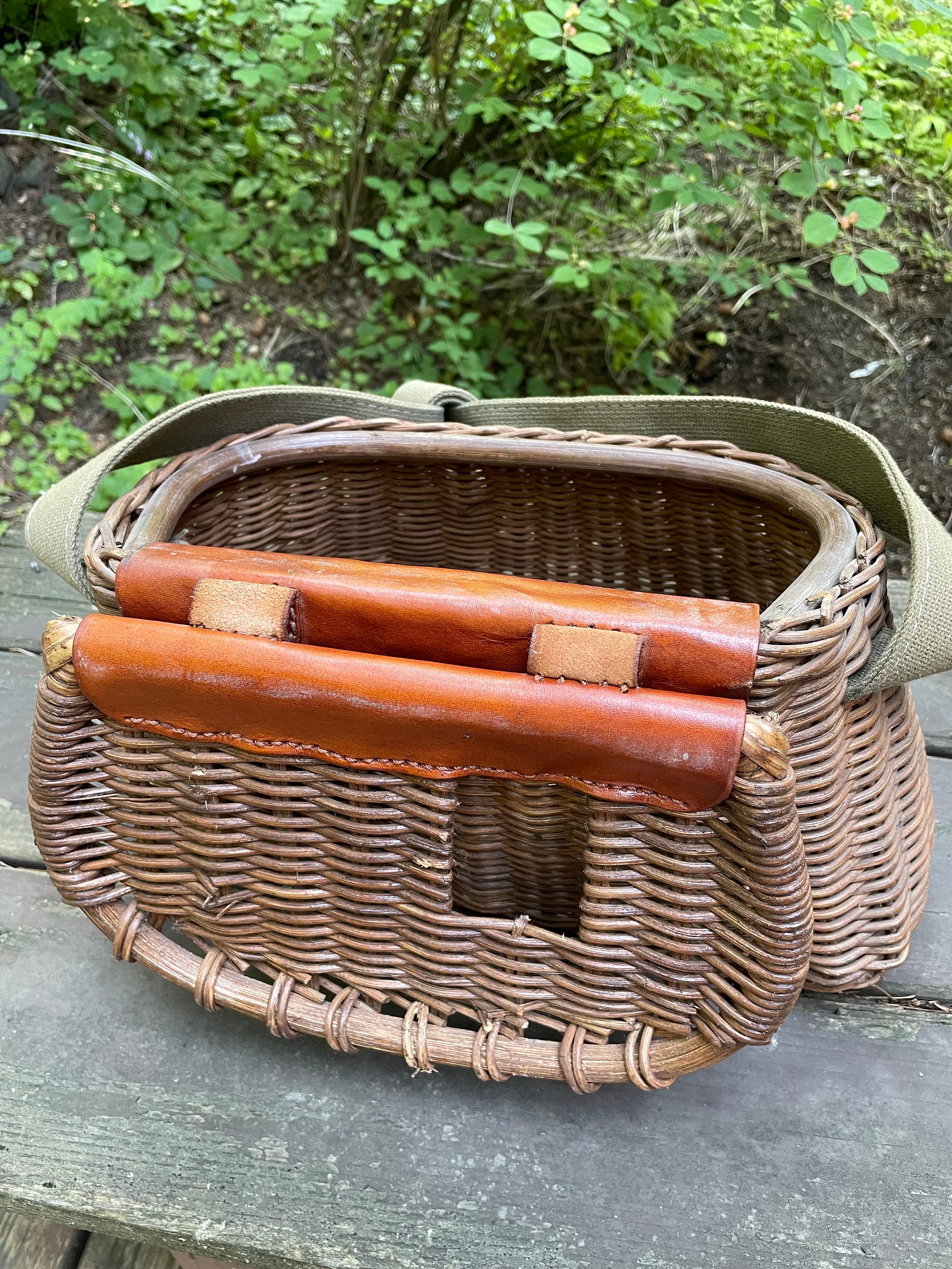 Vintage Wicker Fishing Creel Basket Fly Fishing Gear Angler Supplies