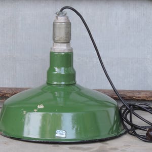 Vintage Green Enamel Pendant Lamp Industrial Enamel Reflector 30's Ivanhoe Line Deep Dome Factory Light White Porcelain Interior