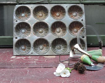 Vintage Muffin Tin Mini Bundt Cakes 1950's Muffin Cupcake Tin Vintage Mini Fluted Baking Tin Holiday Decor Kitchen Decor Shop Display Design
