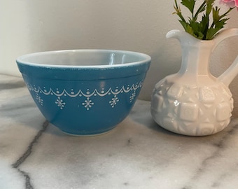 70's Pyrex Snowflake Garland Nesting Bowl Vintage Pyrex 401