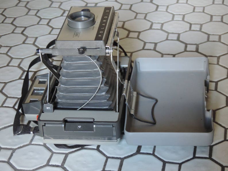 Vintage Polaroid Automatic 320 Land Camera Featuring Flash, Cold Clip