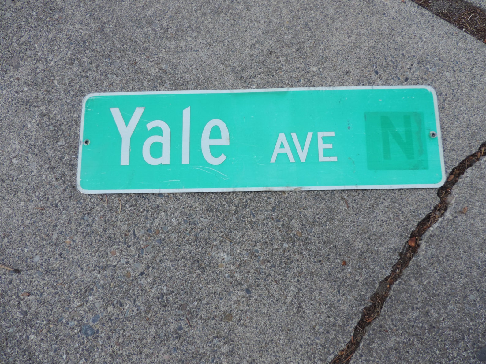 YALE Vintage Street Sign Yale Ave N. Ivy League Wall Hanging Industrial Decor Trendy Signage