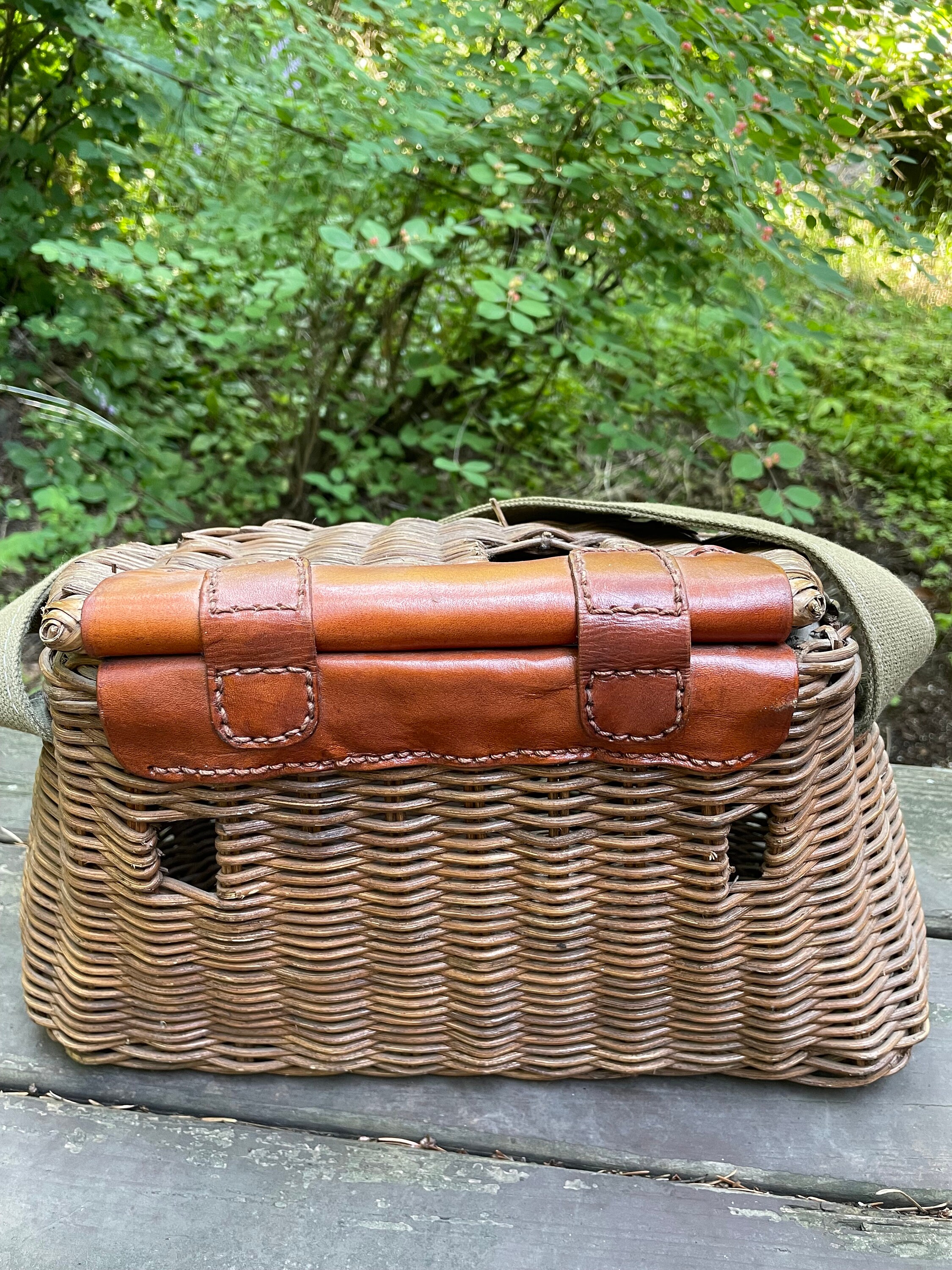 Vintage Wicker Fishing Creel Basket Fly Fishing Gear Angler Supplies
