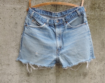 Pantalones cortos vaqueros Levi's de los años 70 con etiqueta naranja, estilo desgastado, talla 36" de cintura.