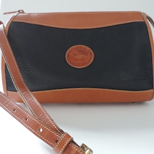 90&#39;s Dooney & Bourke Navy Handbag Shoulder/Crossbody  Bag in all weather leather with British tan trim