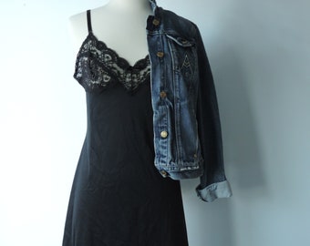 Jaren 70 Vassarette-slipdress zwart Satinessence romantisch zijdeachtig lingerie kledingstuk Made in USA Damesmaat 36