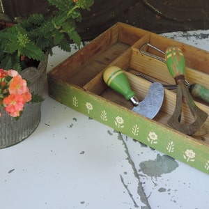 Vintage 40&#39;s Kitchen Utensil Wooden Storage Box Organizer Divided Green Silver Ware Holder Country Kitchen Divided Organizer