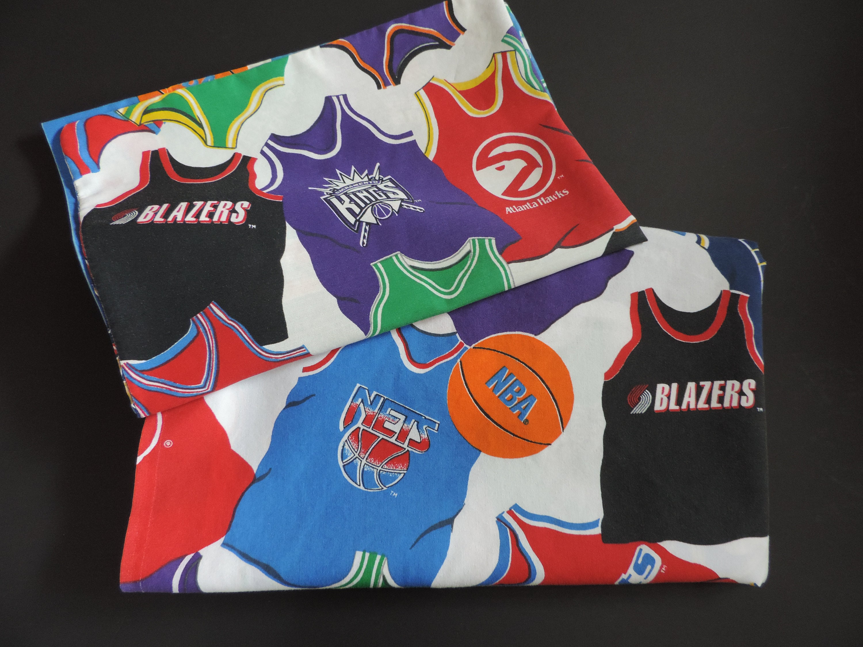 Vintage NBA 90s USA製 バスケ ヴィンテージシーツ 総柄　レア il_fullxfull.3882450913_q869.jpg