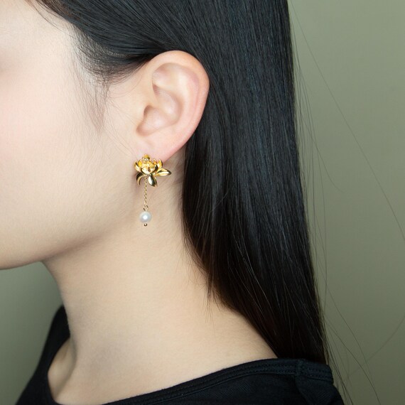 Lotus pearl earrings best sale