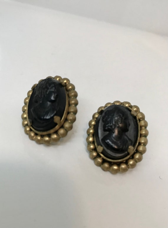 Vintage Victorian Era Glass Mourning Cameo Earring