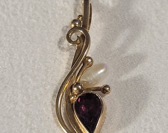 Vintage Handcrafted 14kt YG Pendant with Rhodolite Garnet and pearl