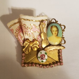Vintage Maximal Art Victorian Style Brooch