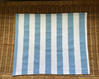 Set of 4 reversible placemats in pale blue and white stripes
