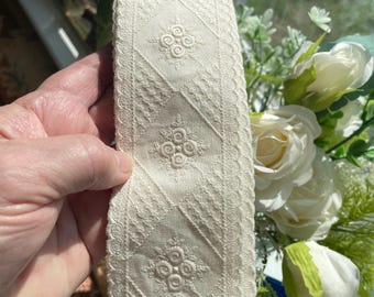 Vintage sewing trim with scalloped edge and embroidery throughout